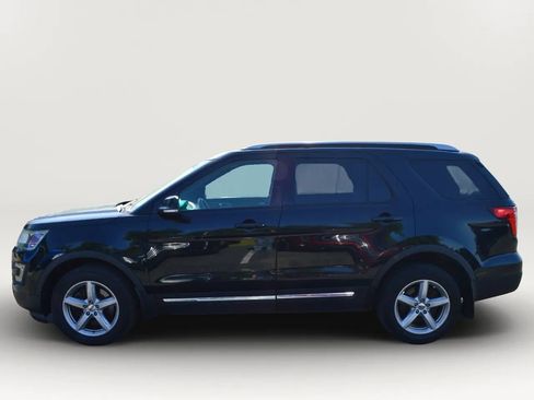 Used 2016 Ford Explorer XLT w/ Equipment Group 202A AWD/4WD image 8