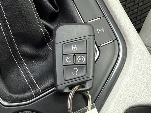 Used 2022 Volkswagen Tiguan SE R-Line AWD/4WD image 15