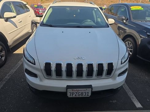 Used 2016 Jeep Cherokee Latitude FWD image 2