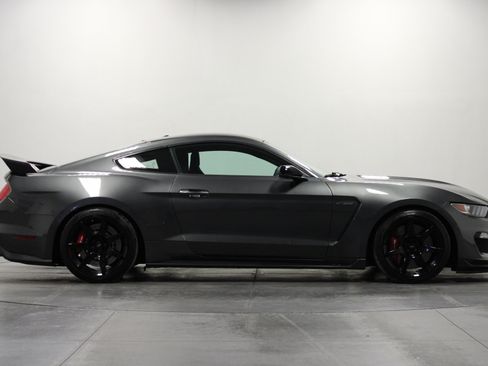 Used 2017 Ford Mustang Shelby GT350R w/ GT350R Equipment Group 920A RWD image 3