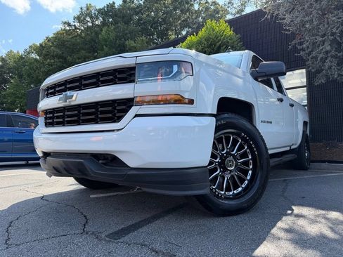 Used 2019 Chevrolet Silverado 1500 Custom w/ Custom Convenience Package AWD/4WD image 2