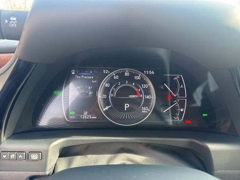 Certified 2025 Lexus ES 300h w/ Premium Package image 24