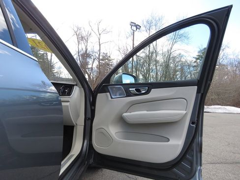 Used 2021 Volvo XC60 T8 Inscription AWD/4WD image 12