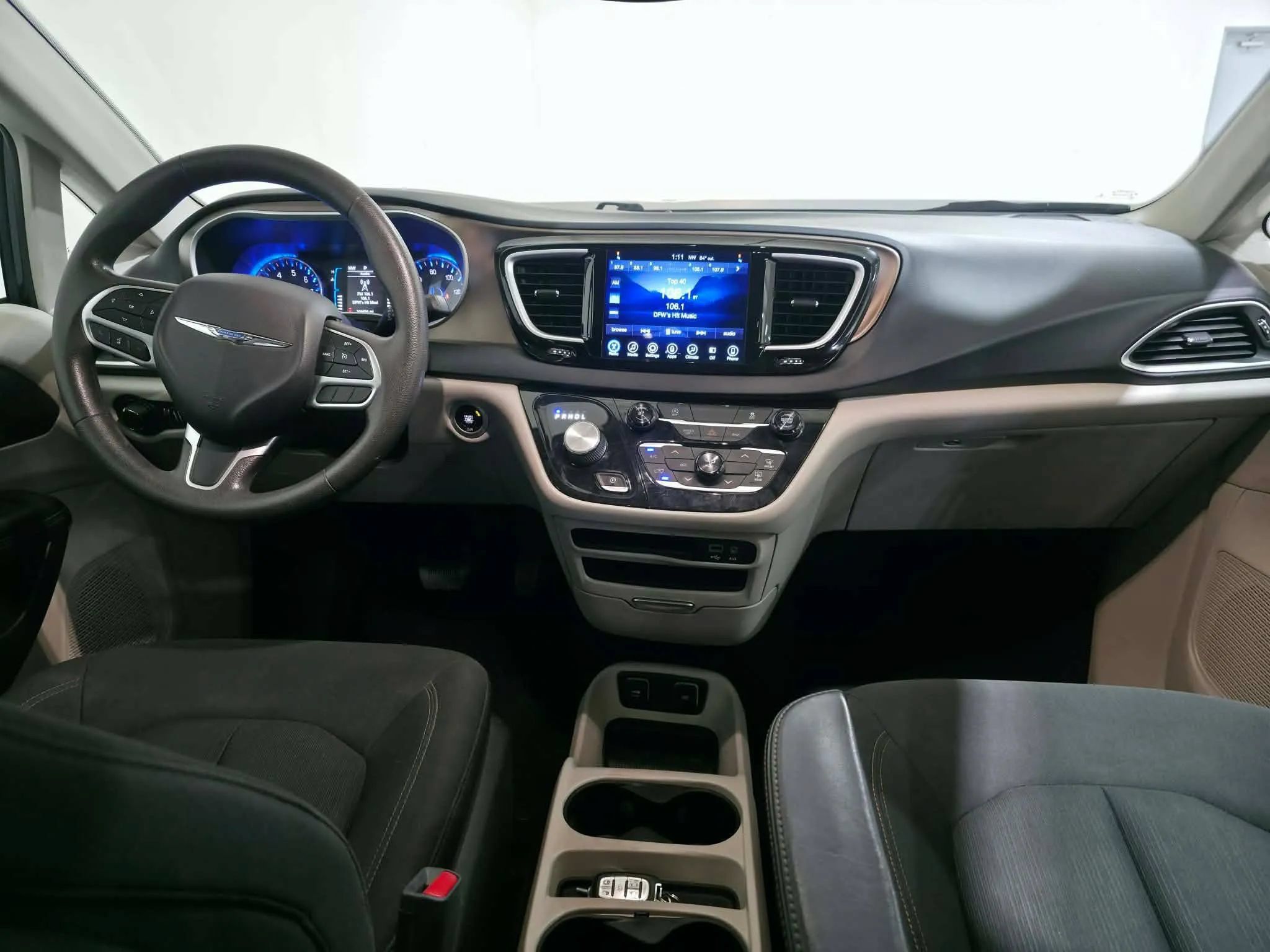 Used 2017 Chrysler Pacifica Touring FWD image 15