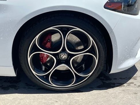 Used 2025 Alfa Romeo Giulia RWD image 7