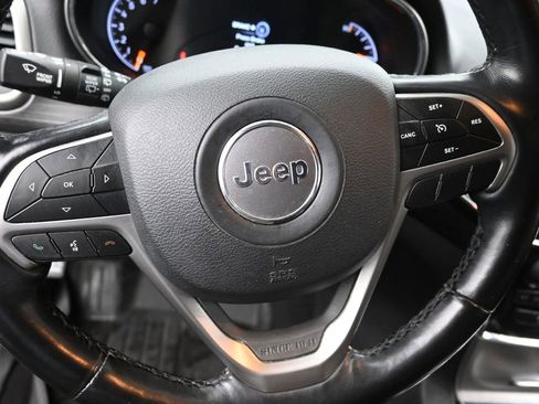 Used 2021 Jeep Grand Cherokee Laredo X image 17