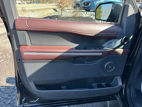 Used 2024 Ford Expedition Limited image 32