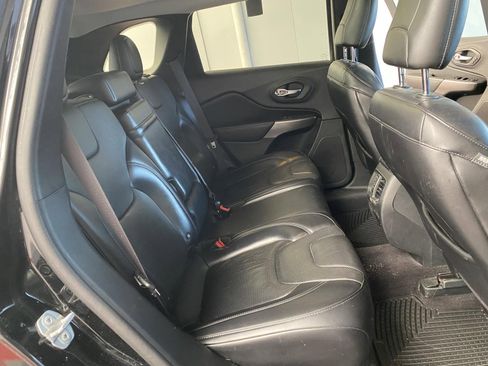 Used 2019 Jeep Cherokee Limited image 12