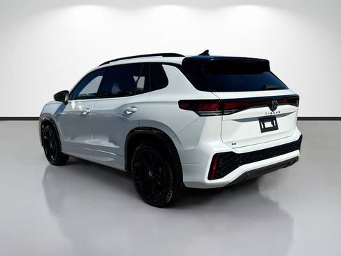 New 2026 Volkswagen Tiguan SE R-Line FWD image 5