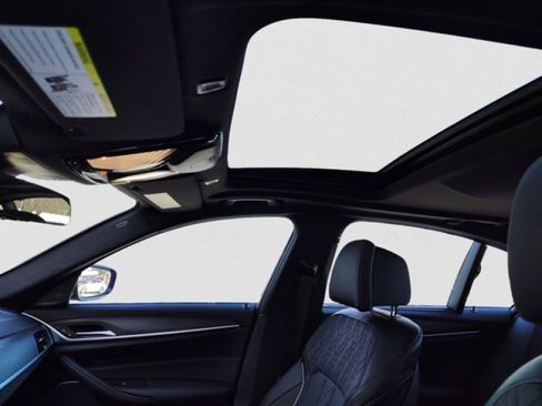 Used 2023 BMW 530i xDrive w/ Executive Package image 13