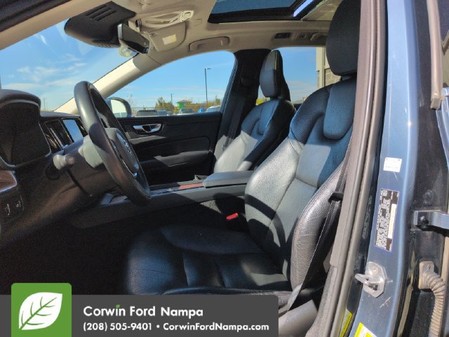 Used 2021 Volvo XC60 T5 Momentum AWD/4WD image 23