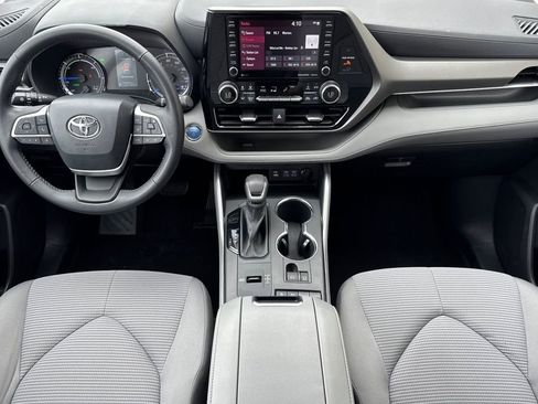 Used 2022 Toyota Highlander LE FWD image 13
