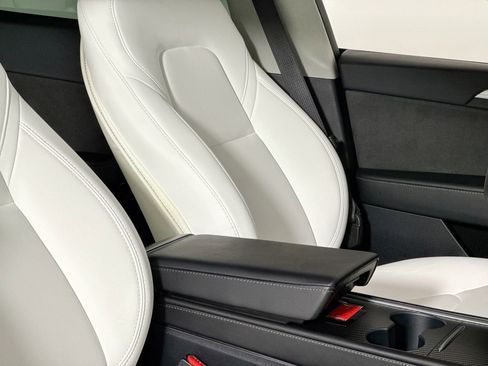 Used 2023 Tesla Model Y Long Range image 40