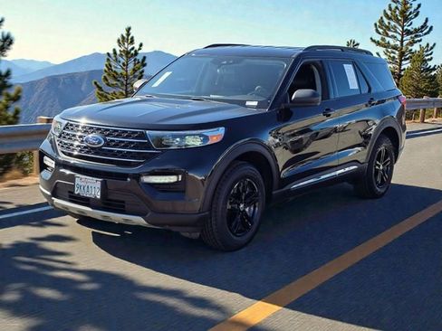 Used 2024 Ford Explorer XLT w/ Equipment Group 202A image 4