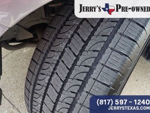 Used 2020 Lexus LX 570 4WD w/ 3rd Row & Luxury Pkg image 8