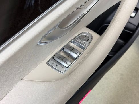 Used 2019 Mercedes-Benz E 300 image 13