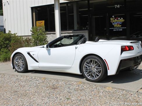 Used 2015 Chevrolet Corvette Stingray Convertible w/ 3LT Preferred Equipment Group RWD image 7