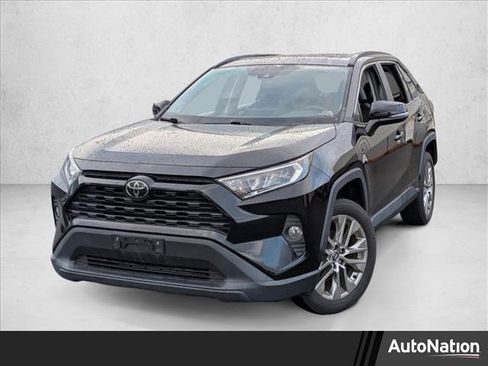 Used 2020 Toyota RAV4 XLE Premium image 1