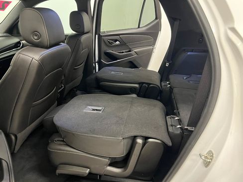 Used 2023 Chevrolet Traverse LT FWD image 25