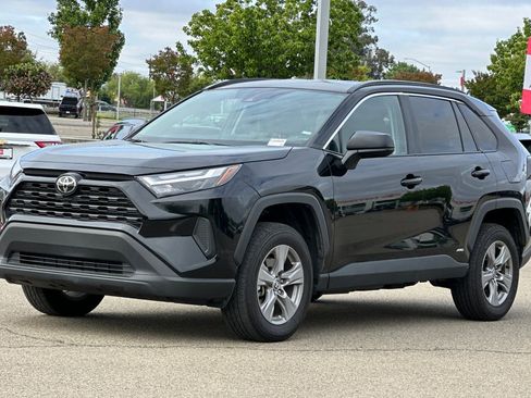 Certified 2025 Toyota RAV4 LE AWD/4WD image 9