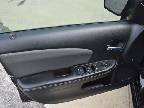 Used 2013 Dodge Avenger SE FWD image 12