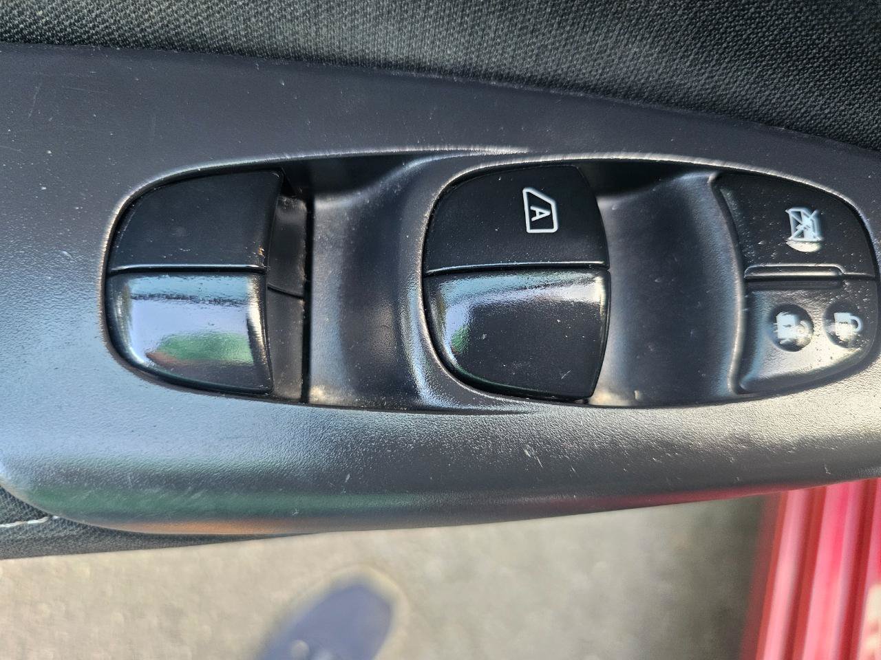Used 2015 Nissan Sentra SV FWD image 30
