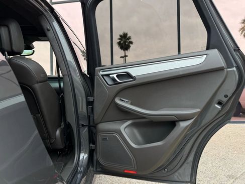 Used 2016 Porsche Macan Turbo image 31