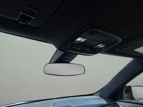 Used 2023 Chevrolet Traverse LT FWD image 28