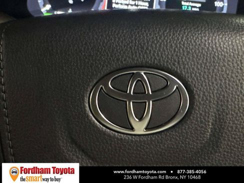 Used 2025 Toyota Tacoma TRD Off-Road AWD/4WD image 31