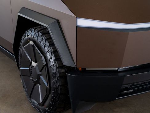 Used 2024 Tesla Cybertruck AWD Crew Cab image 7