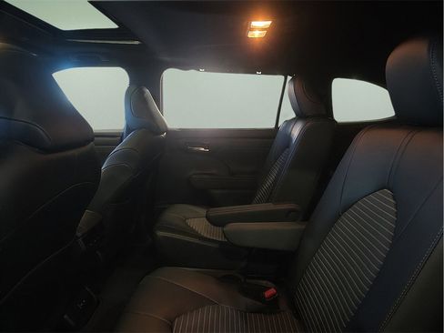 New 2026 Toyota Highlander XSE image 8