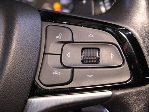 Used 2022 Buick Enclave Essence image 24