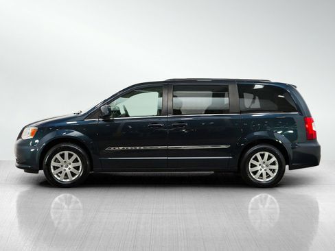 Used 2014 Chrysler Town & Country Touring FWD image 2