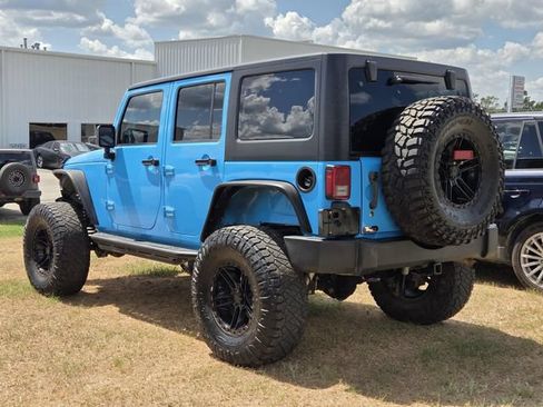 Used 2017 Jeep Wrangler Unlimited Rubicon w/ Connectivity Group AWD/4WD image 5