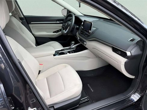 Used 2021 Nissan Altima 2.5 SV FWD image 16