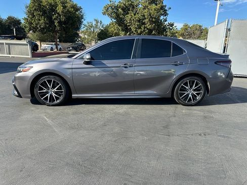 Used 2022 Toyota Camry SE FWD image 2