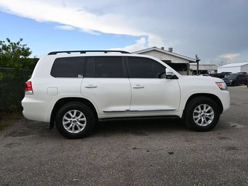 Used 2018 Toyota Land Cruiser AWD/4WD image 17