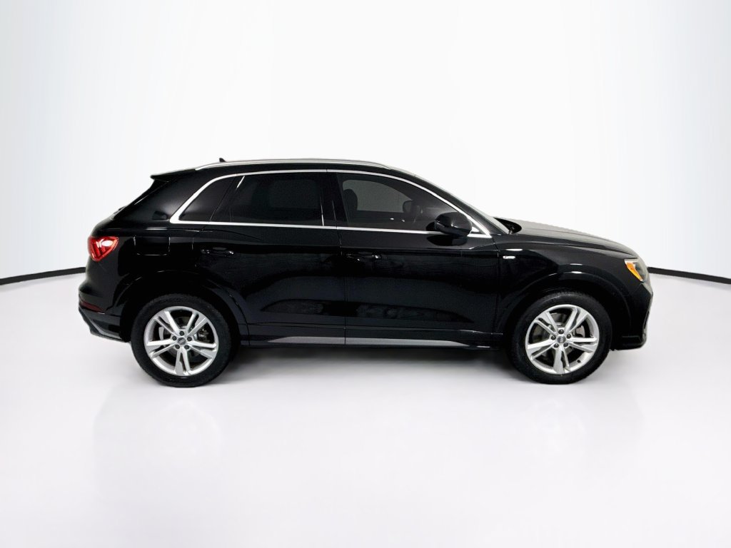 Used 2020 Audi Q3 2.0T Premium w/ Convenience Package AWD/4WD image 4