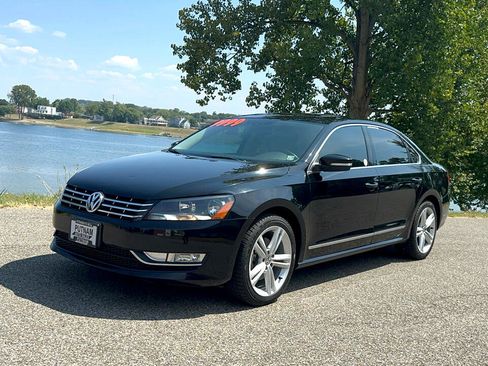 Used 2013 Volkswagen Passat TDI SE image 2
