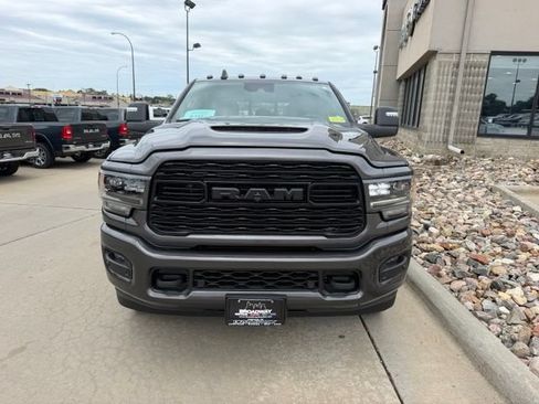 Used 2024 RAM 3500 Limited AWD/4WD image 2