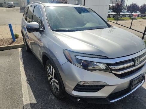 Used 2016 Honda Pilot Touring image 12