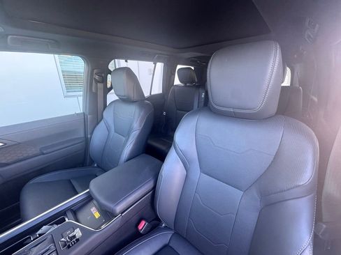 Used 2024 Lexus GX 550 w/ Accessory Package (Z1) image 8