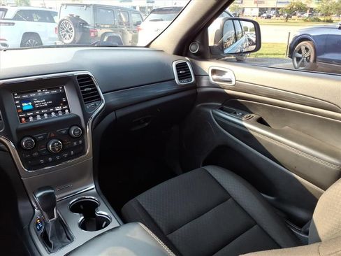 Used 2021 Jeep Grand Cherokee Laredo AWD/4WD image 15