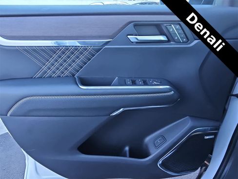 Used 2024 GMC Acadia Denali image 27