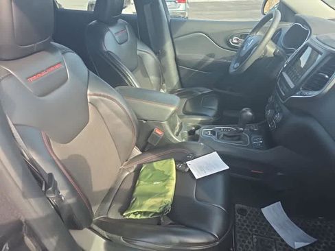Used 2022 Jeep Cherokee Trailhawk w/ Technology Group B image 8