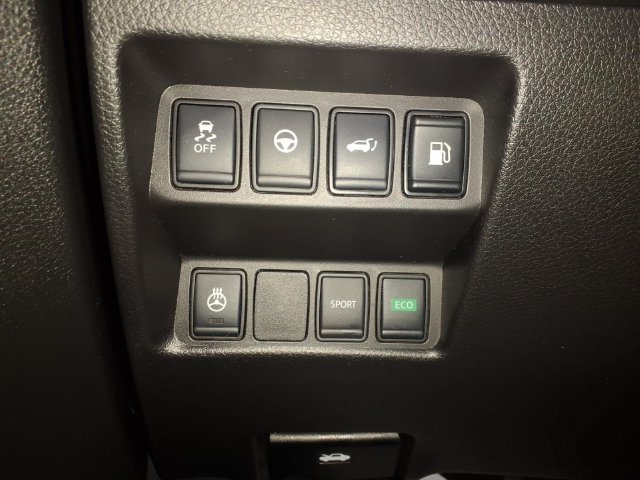 Used 2020 Nissan Rogue SV w/ Premium Package FWD image 27