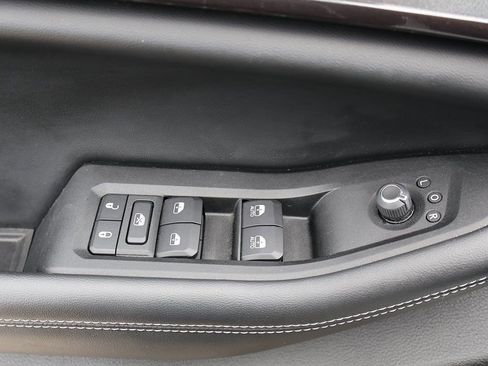 Used 2022 Jeep Grand Cherokee Laredo w/ Luxury Tech Group I image 36