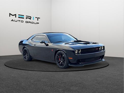Used 2015 Dodge Challenger SRT Hellcat image 1