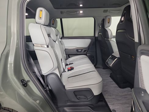 Used 2023 Rivian R1S Launch Edition image 23