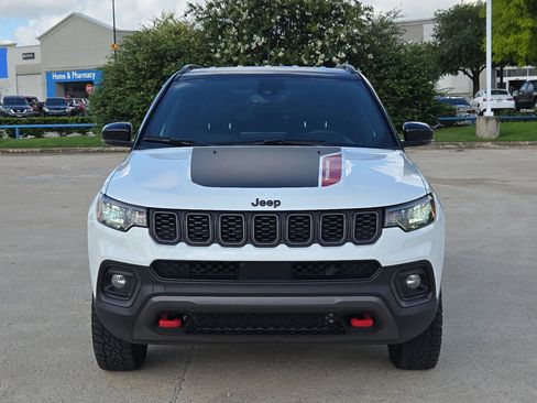 Used 2025 Jeep Compass Trailhawk AWD/4WD image 9
